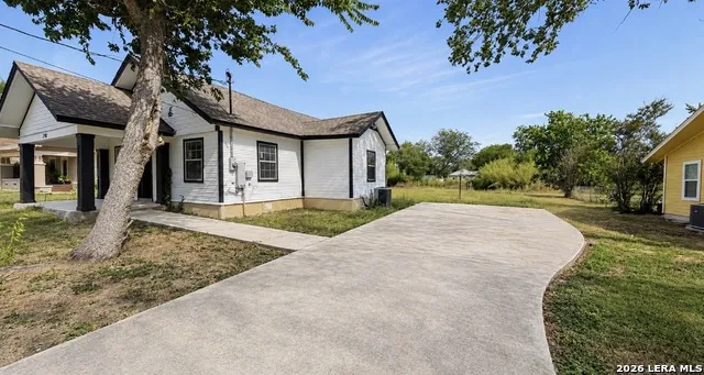 510 E Pine Seguin, TX 78155