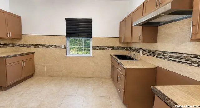 510 E Pine Seguin, TX 78155