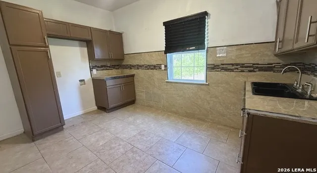 510 E Pine Seguin, TX 78155
