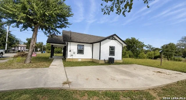 510 E Pine Seguin, TX 78155
