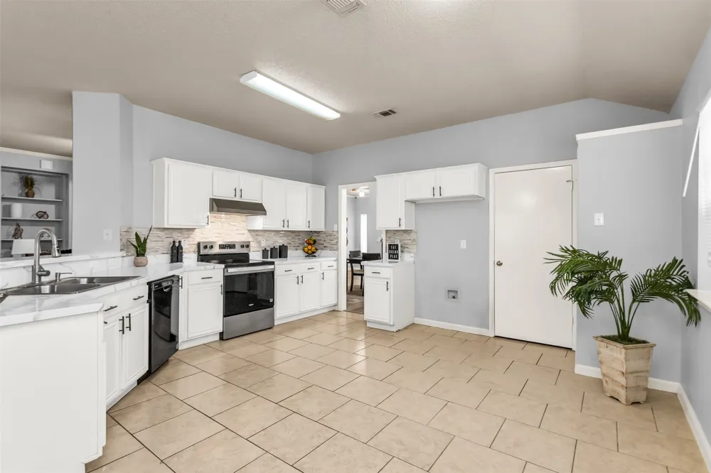 515 Alameda Avenue Duncanville, TX 75137