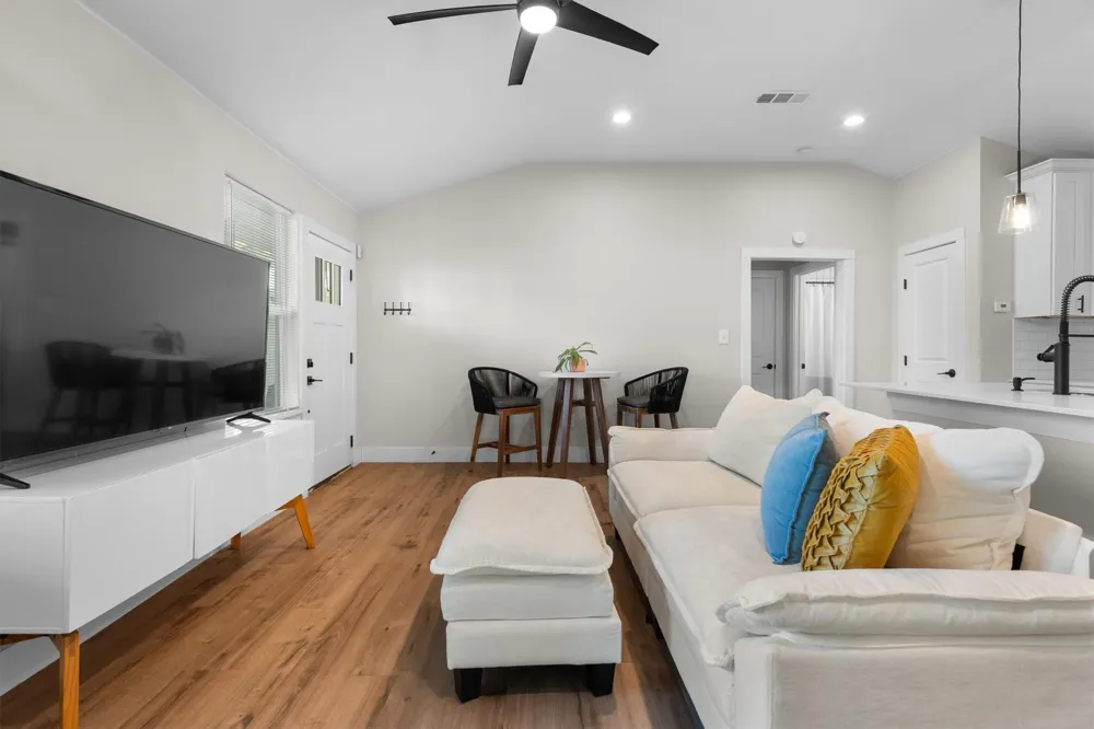 805 NW 14th Street Grand Prairie, TX 75050
