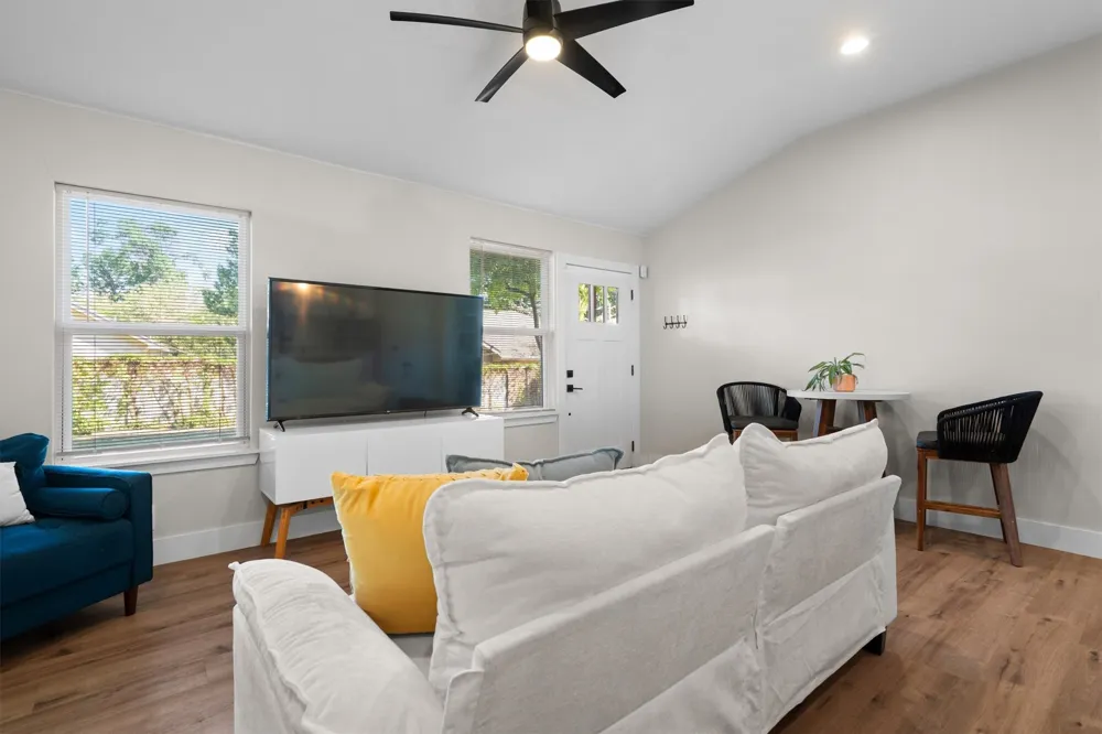 805 NW 14th Street Grand Prairie, TX 75050