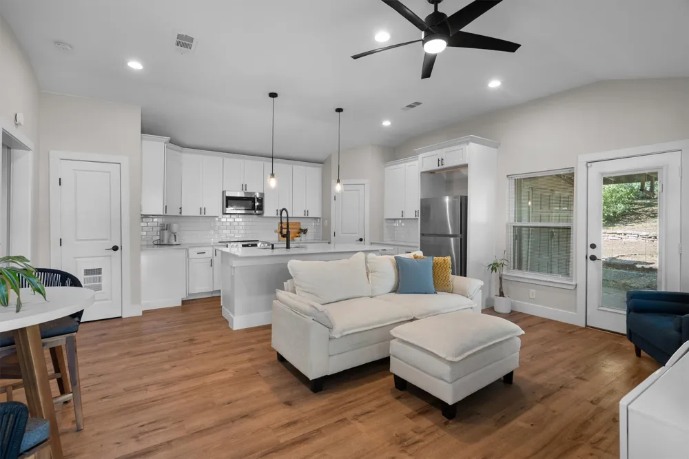 805 NW 14th Street Grand Prairie, TX 75050
