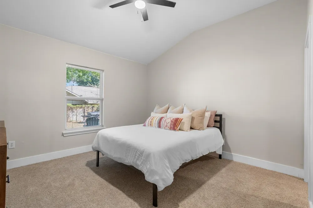 805 NW 14th Street Grand Prairie, TX 75050