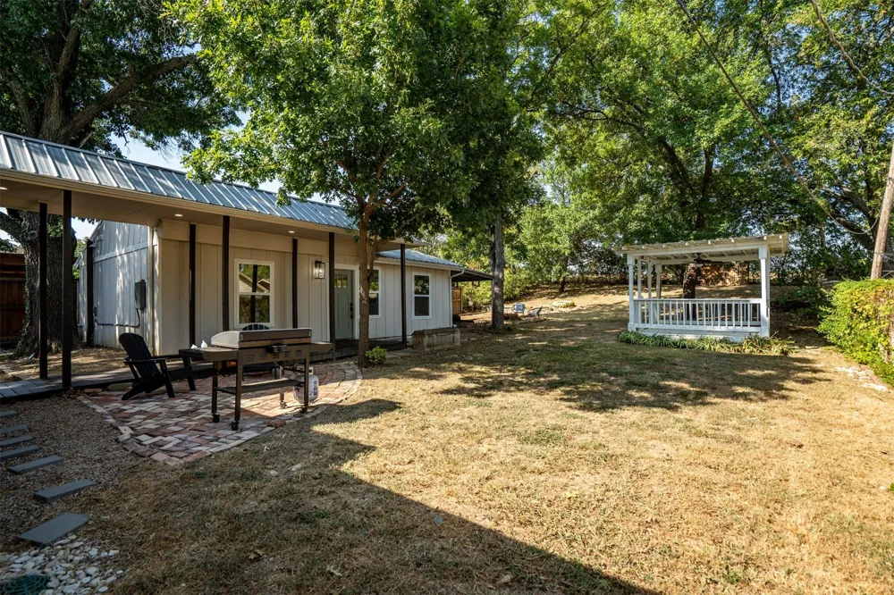 805 NW 14th Street Grand Prairie, TX 75050