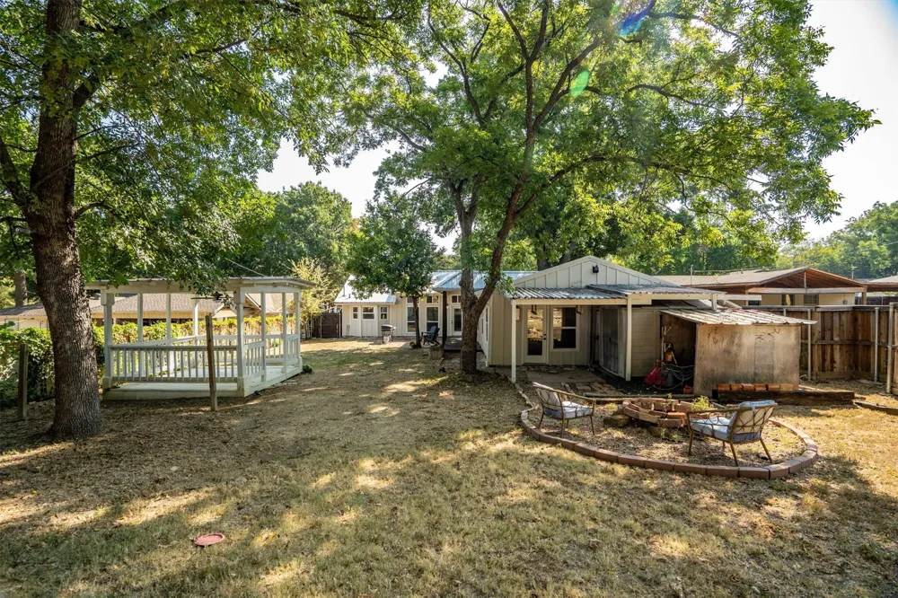 805 NW 14th Street Grand Prairie, TX 75050