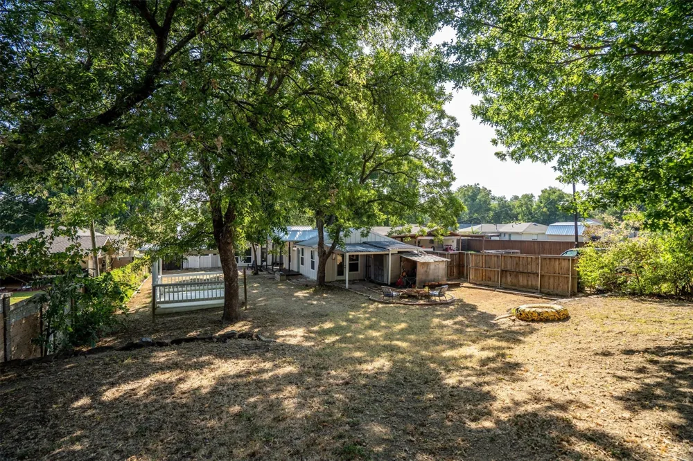 805 NW 14th Street Grand Prairie, TX 75050