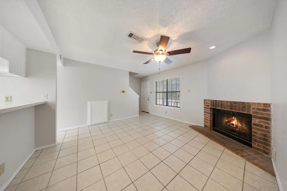 929 W Hickory Street #A4 Denton, TX 76201