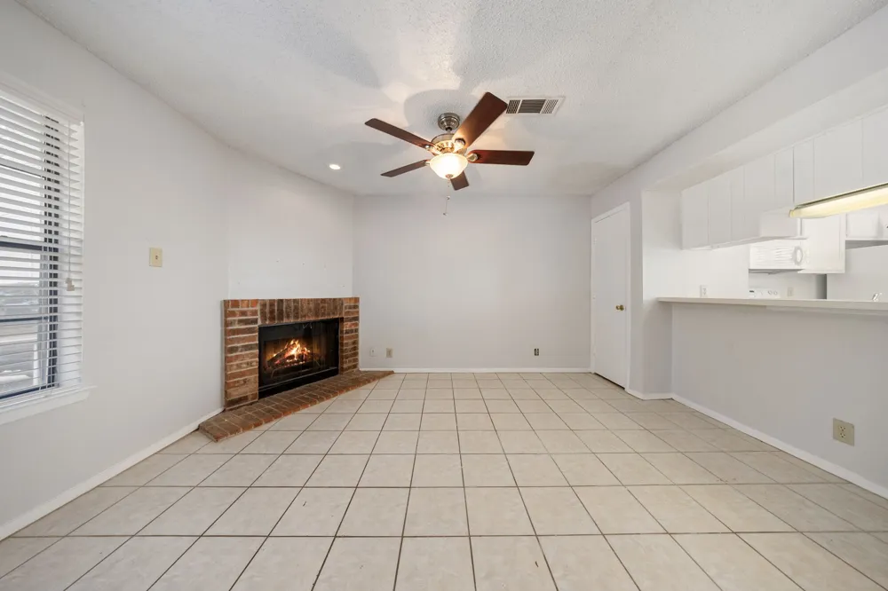 929 W Hickory Street #A4 Denton, TX 76201
