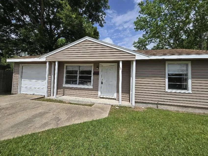5 Lanes End Street Baytown, TX 77520