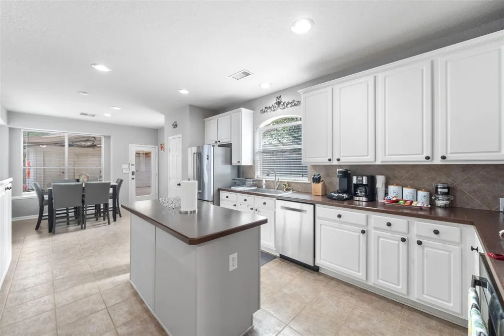 6 W Prairie Dawn Circle The Woodlands, TX 77385