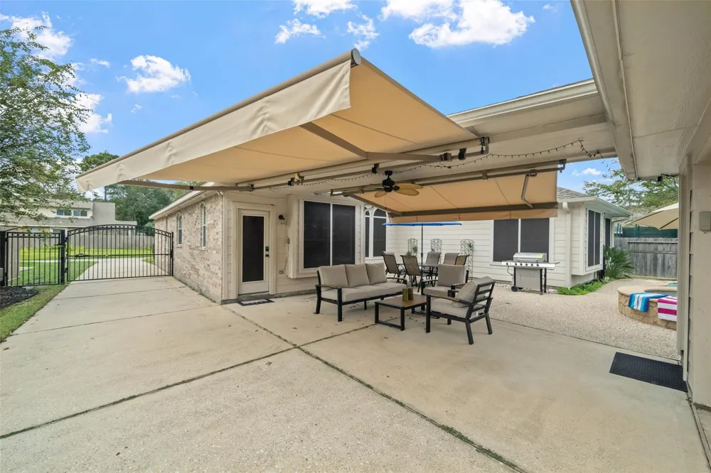 6 W Prairie Dawn Circle The Woodlands, TX 77385
