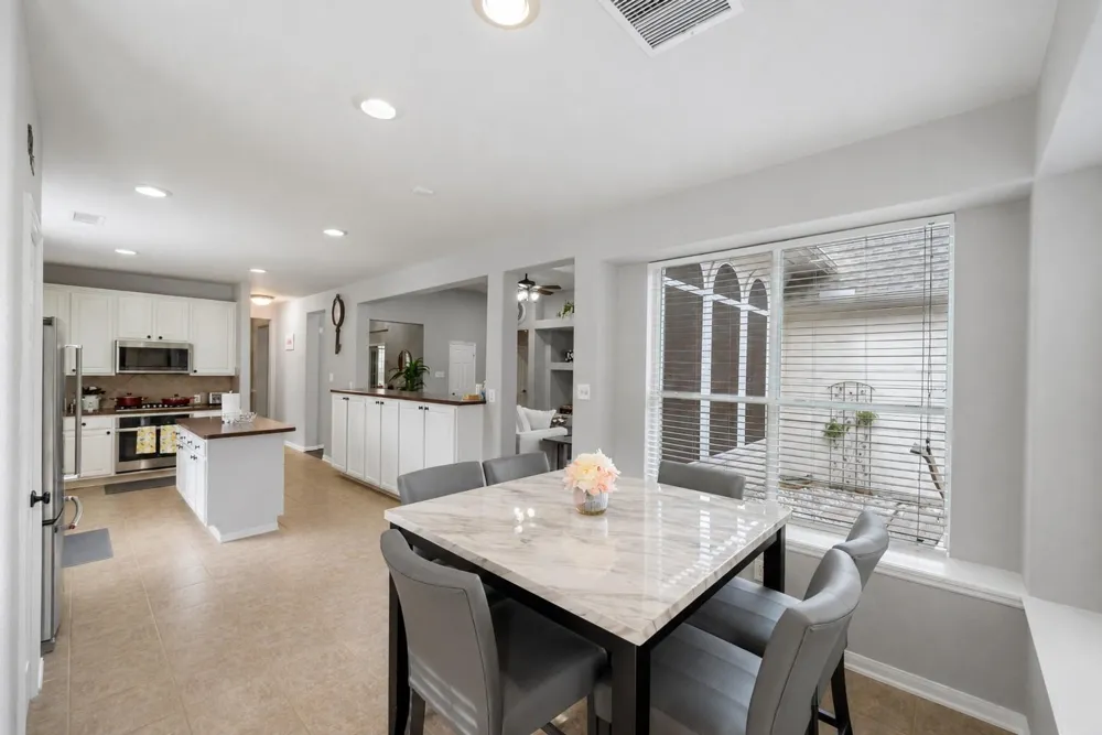 6 W Prairie Dawn Circle The Woodlands, TX 77385