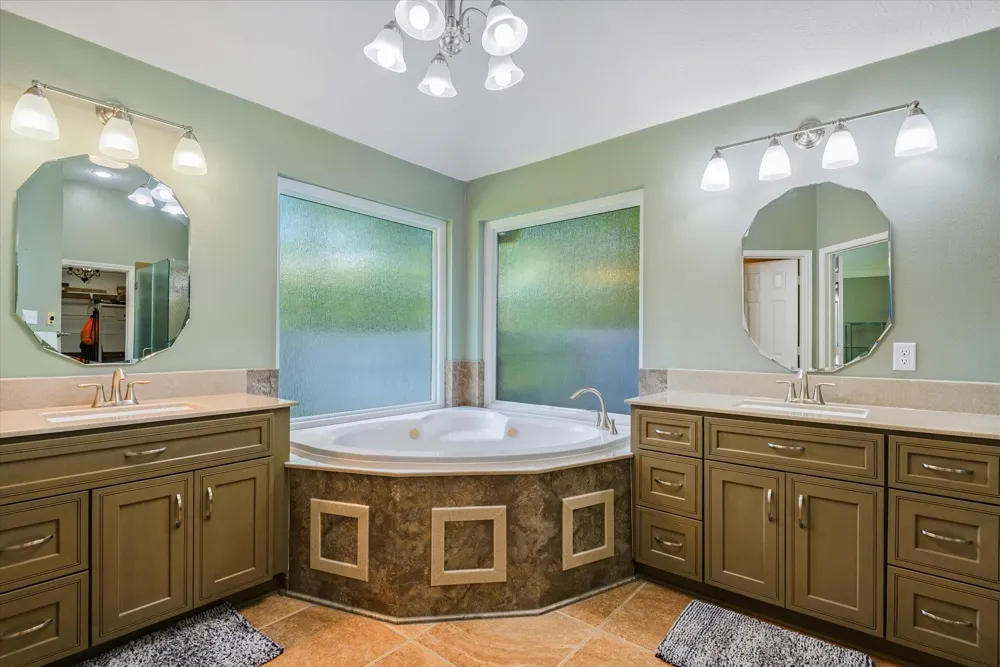 15702 Park Center Way Houston, TX 77059