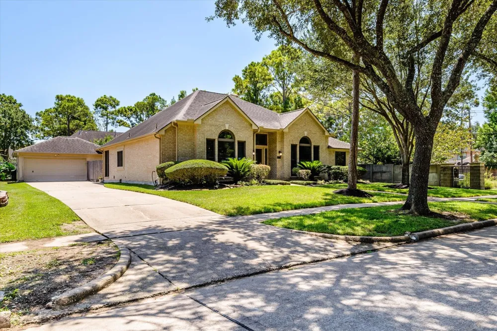 15702 Park Center Way Houston, TX 77059