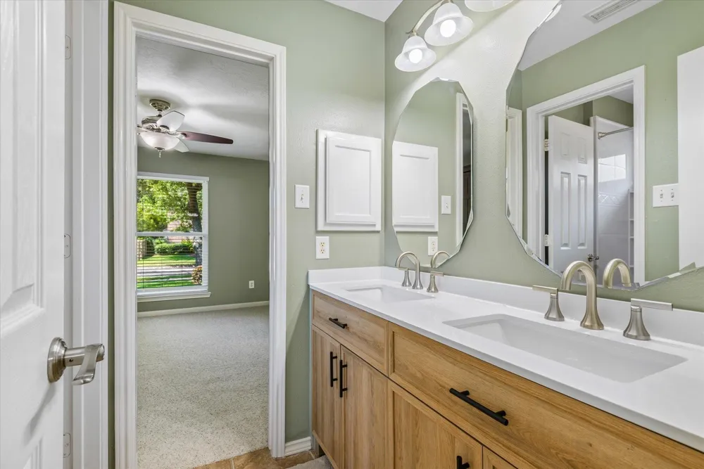 15702 Park Center Way Houston, TX 77059