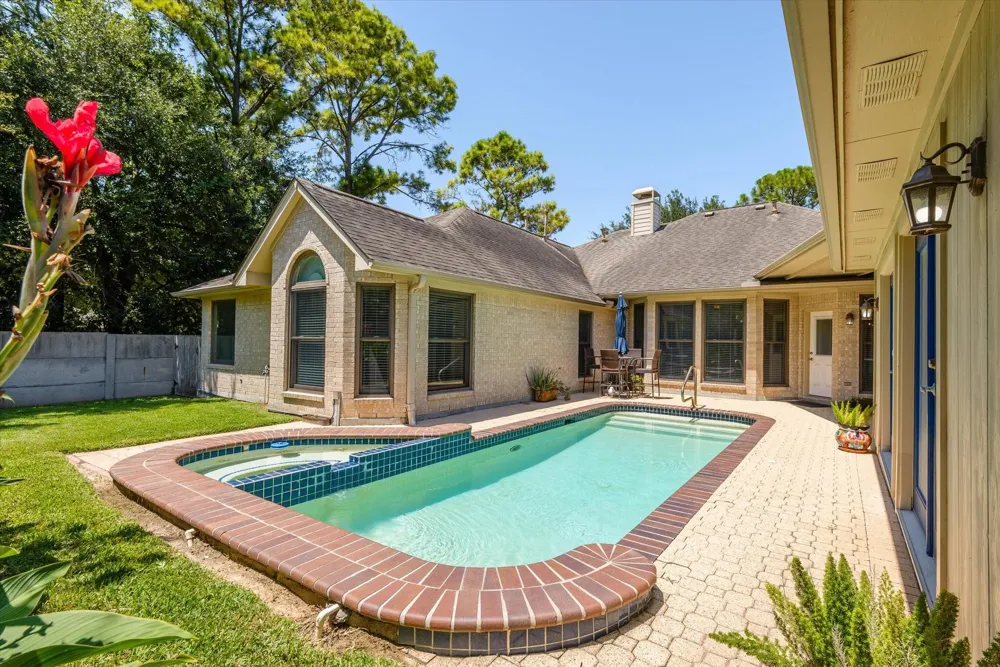 15702 Park Center Way Houston, TX 77059