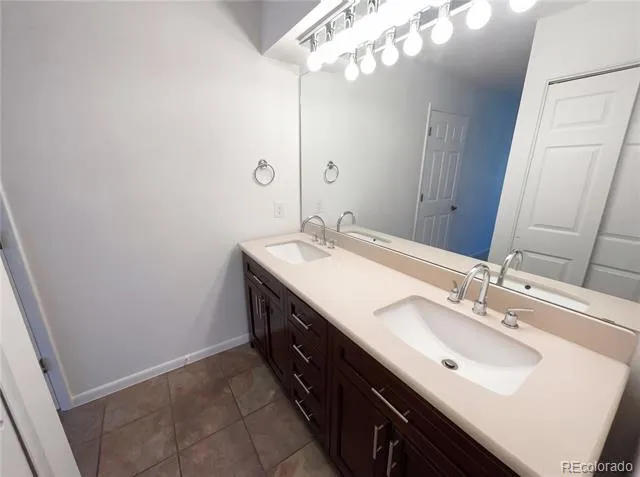 3075 E Long Circle Centennial, CO 80122