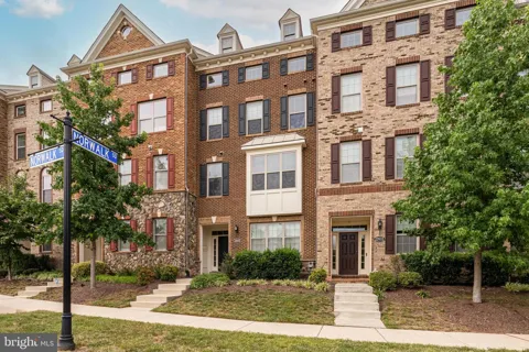 22635 NORWALK SQUARE