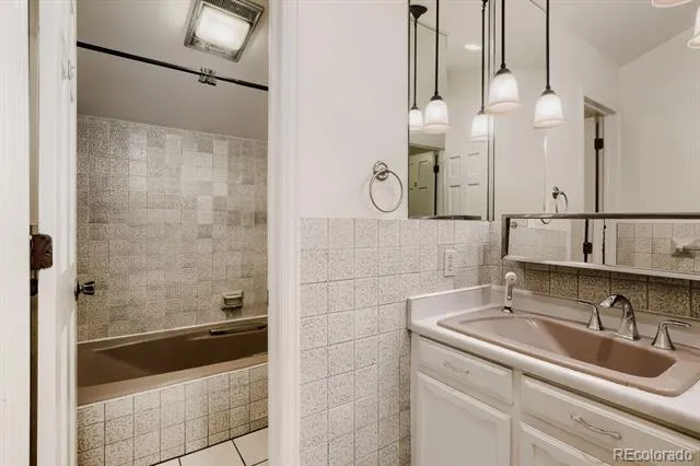 3567 S Ivanhoe Street Denver, CO 80237