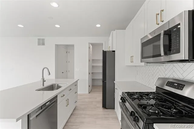 24281 E 40th Avenue Aurora, CO 80019