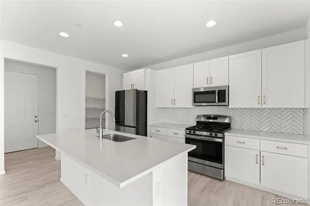 24281 E 40th Avenue Aurora, CO 80019