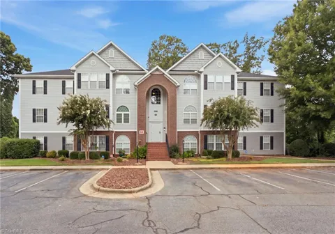 3696 Cotswold Avenue #2C