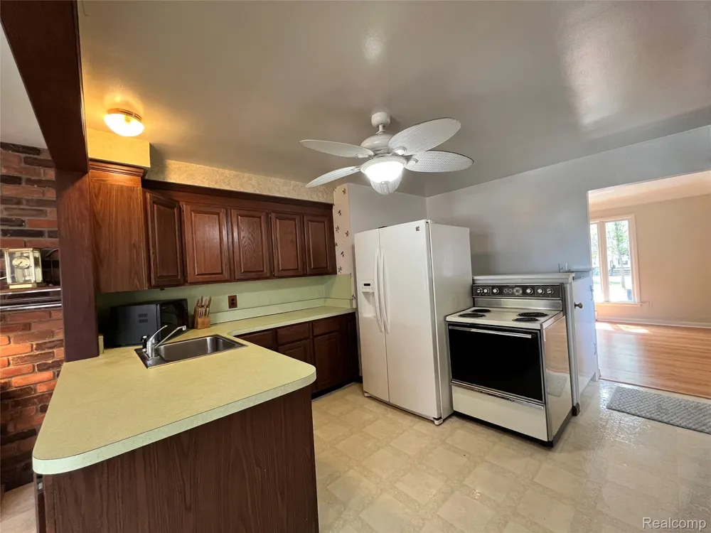231 Walper Avenue Clawson City, MI 48017
