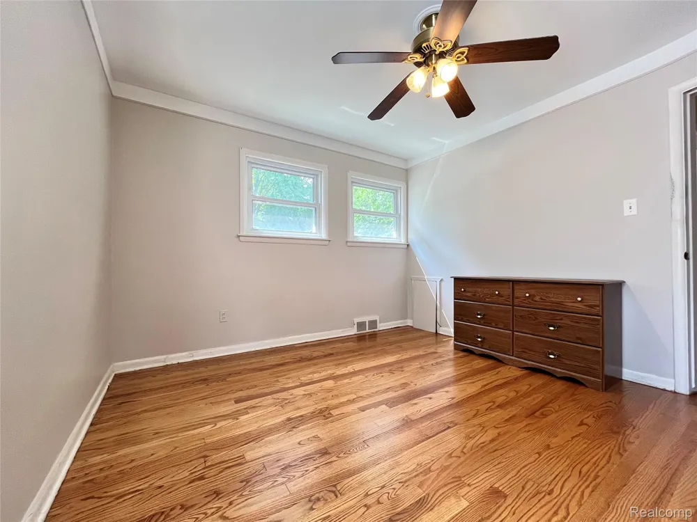 231 Walper Avenue Clawson City, MI 48017
