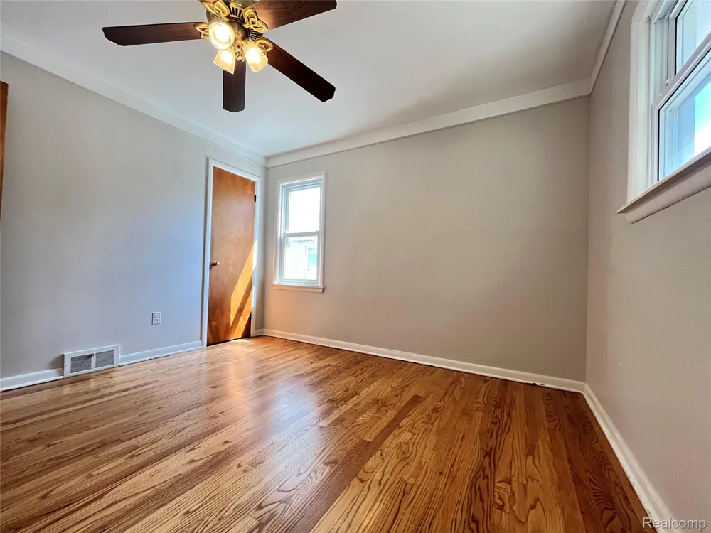 231 Walper Avenue Clawson City, MI 48017