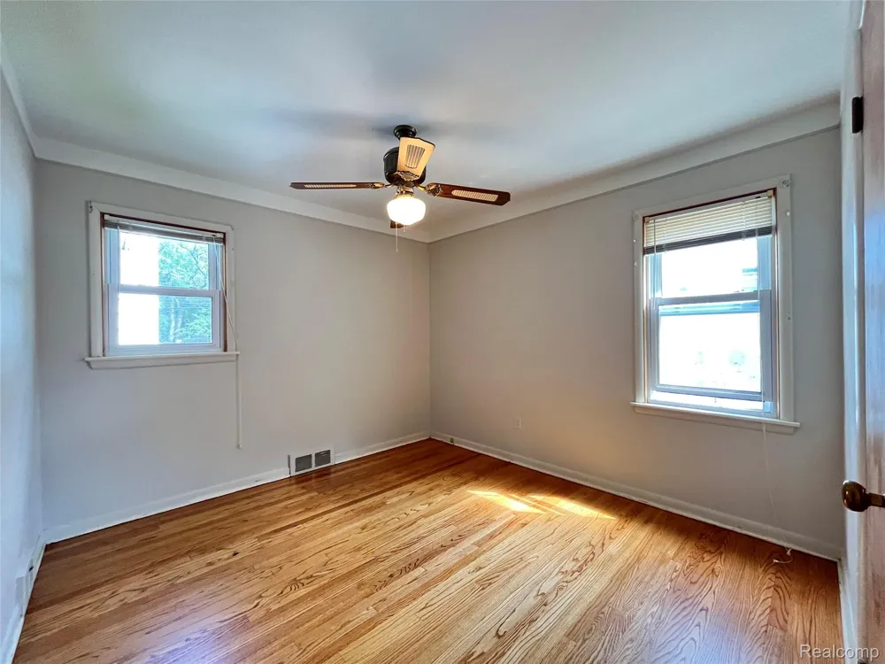 231 Walper Avenue Clawson City, MI 48017