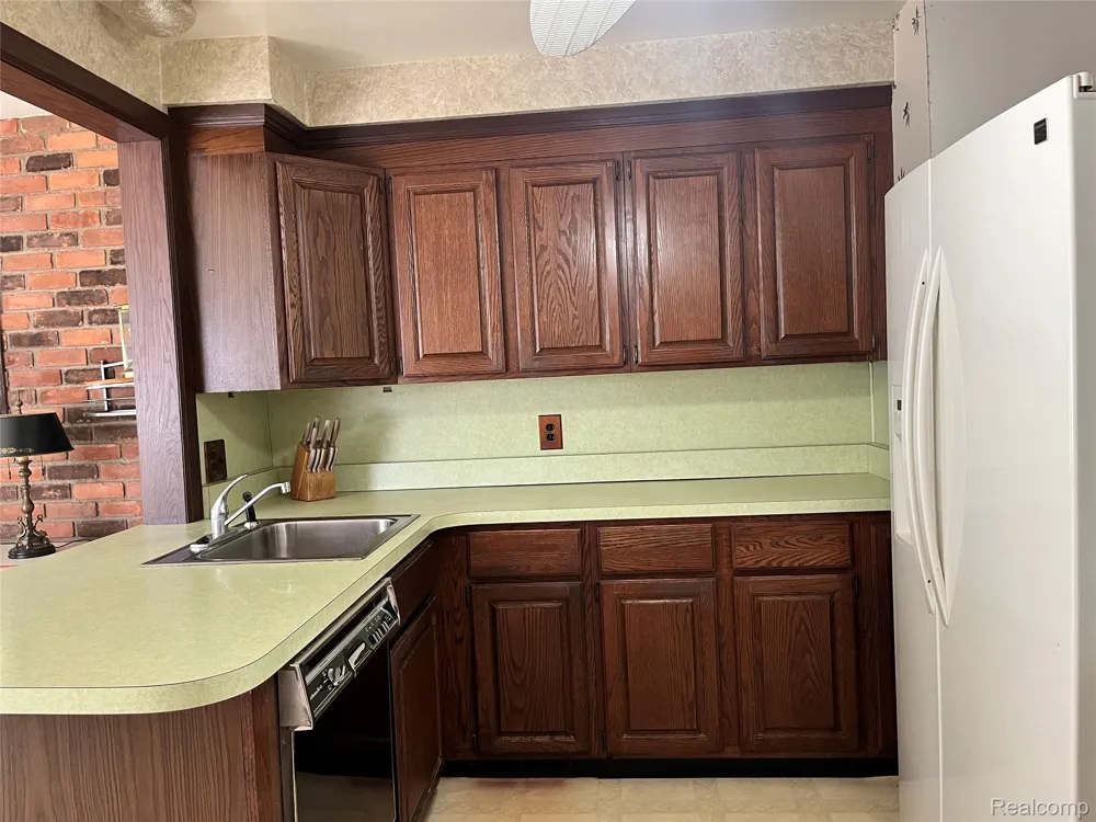 231 Walper Avenue Clawson City, MI 48017