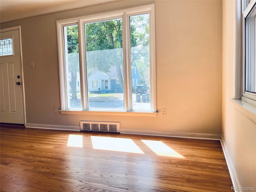 231 Walper Avenue Clawson City, MI 48017