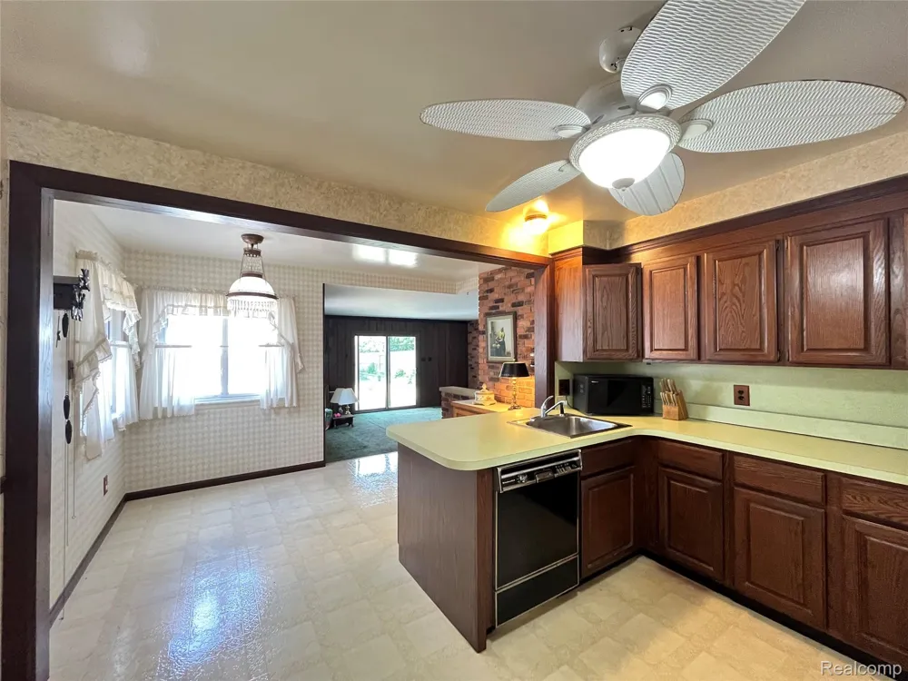 231 Walper Avenue Clawson City, MI 48017