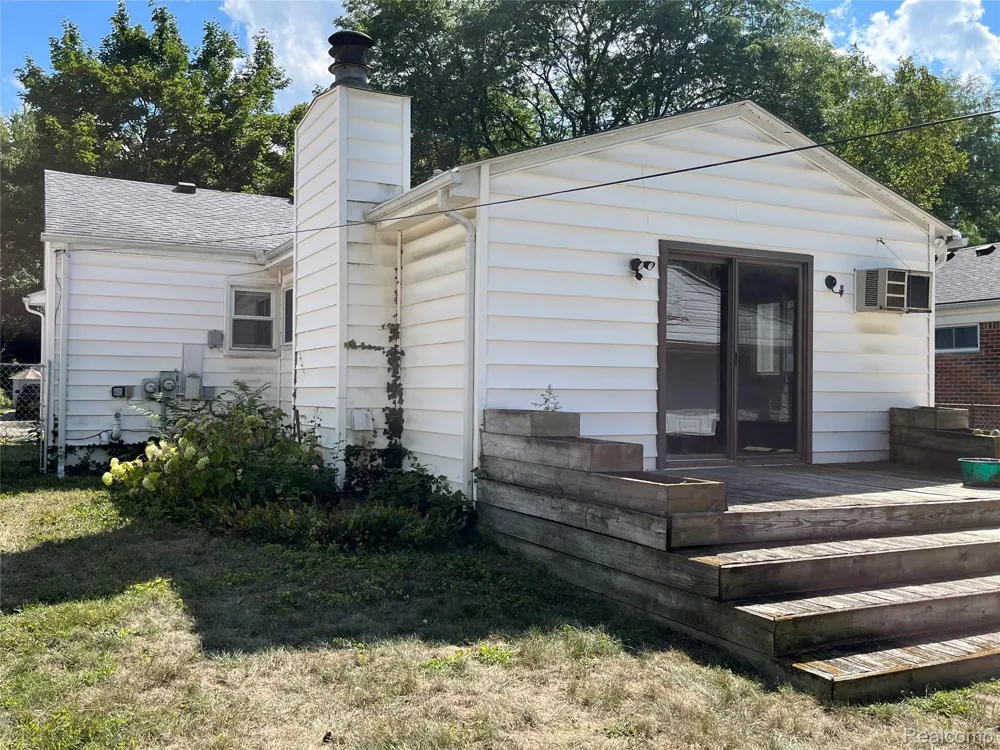 231 Walper Avenue Clawson City, MI 48017