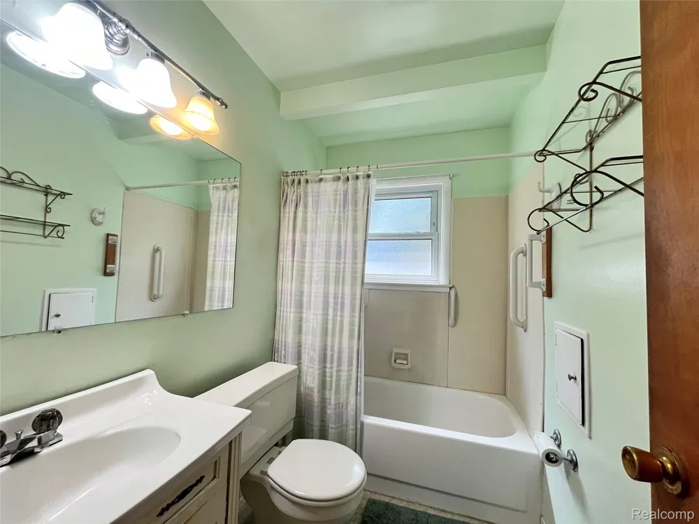 231 Walper Avenue Clawson City, MI 48017