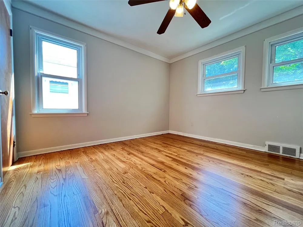 231 Walper Avenue Clawson City, MI 48017