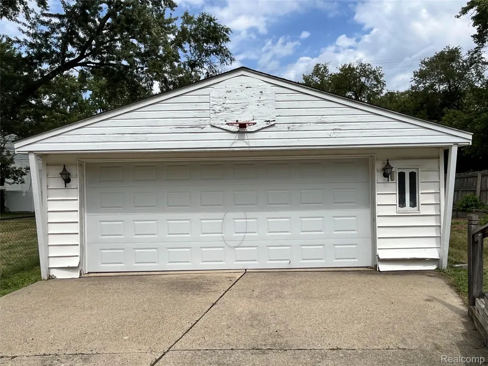 231 Walper Avenue Clawson City, MI 48017