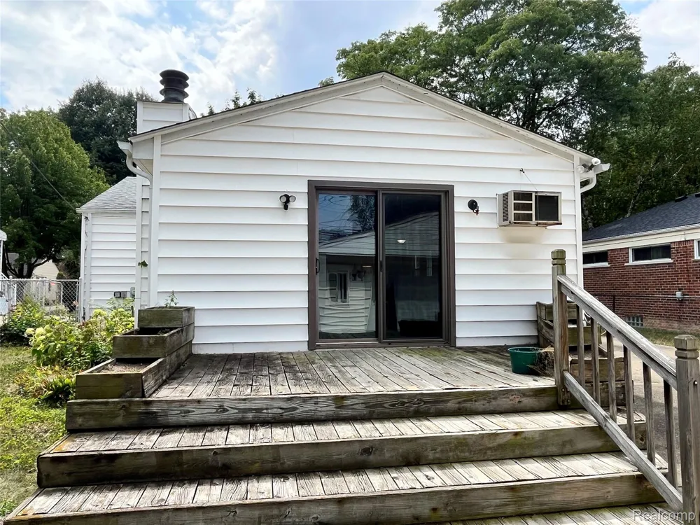 231 Walper Avenue Clawson City, MI 48017