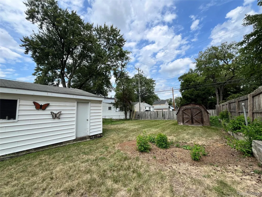 231 Walper Avenue Clawson City, MI 48017