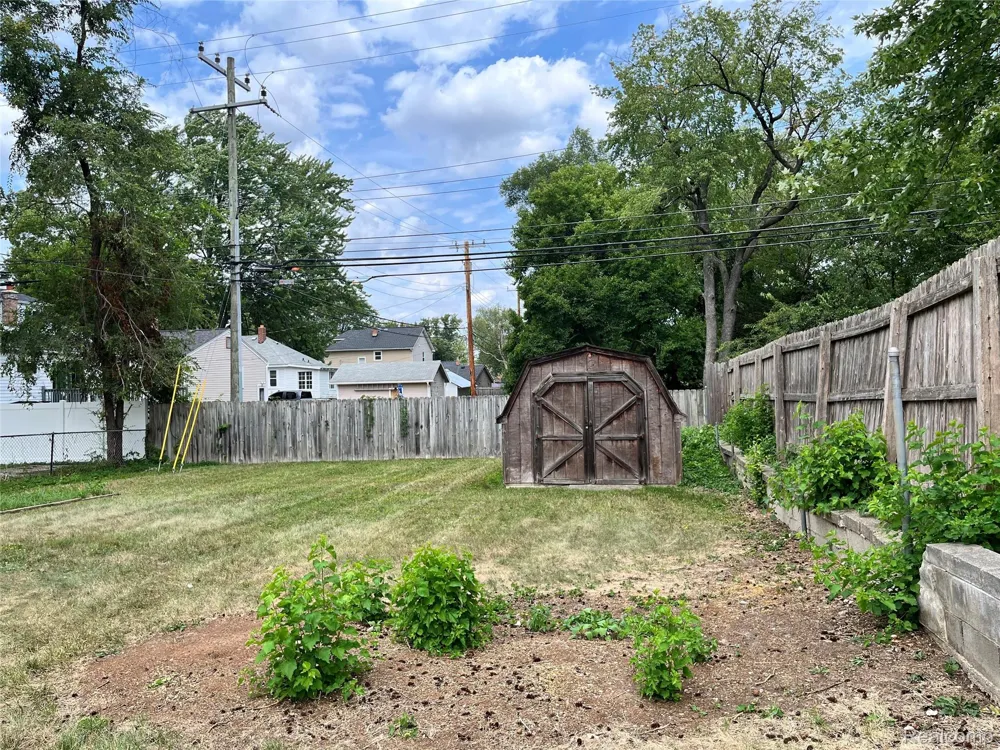 231 Walper Avenue Clawson City, MI 48017