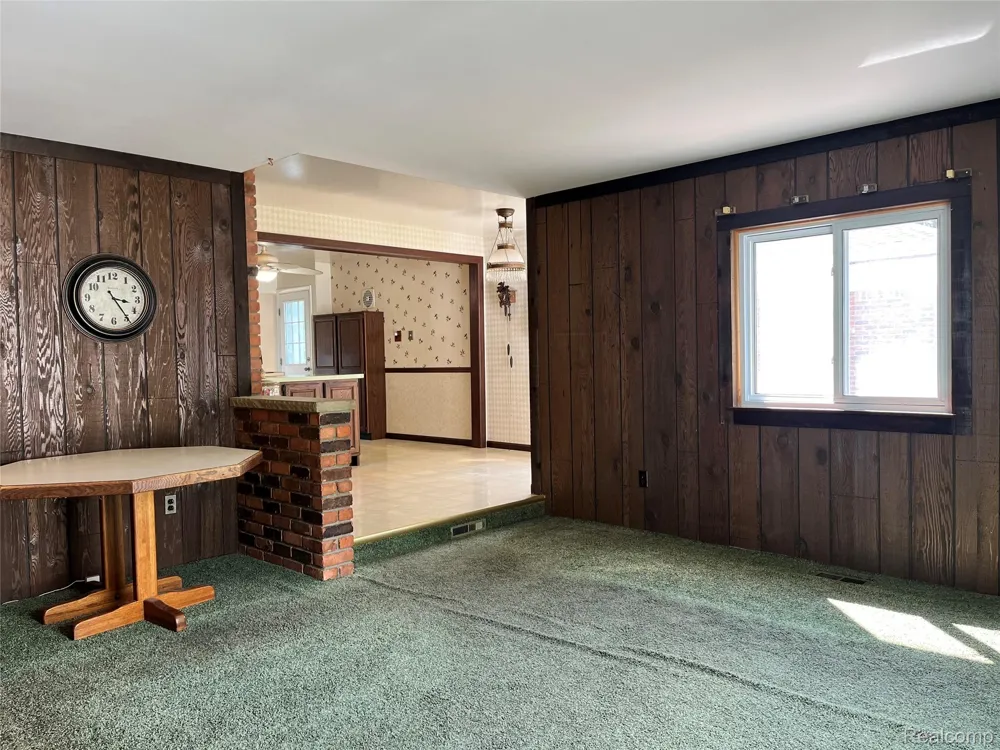 231 Walper Avenue Clawson City, MI 48017