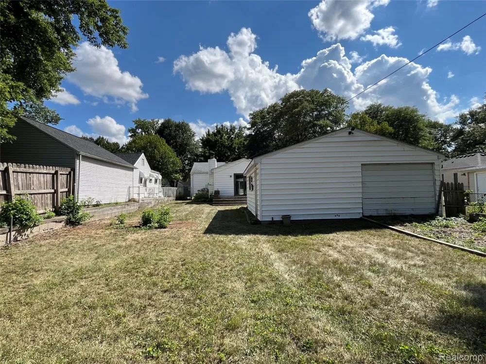 231 Walper Avenue Clawson City, MI 48017