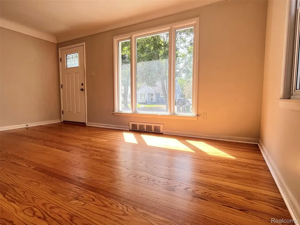 231 Walper Avenue Clawson City, MI 48017