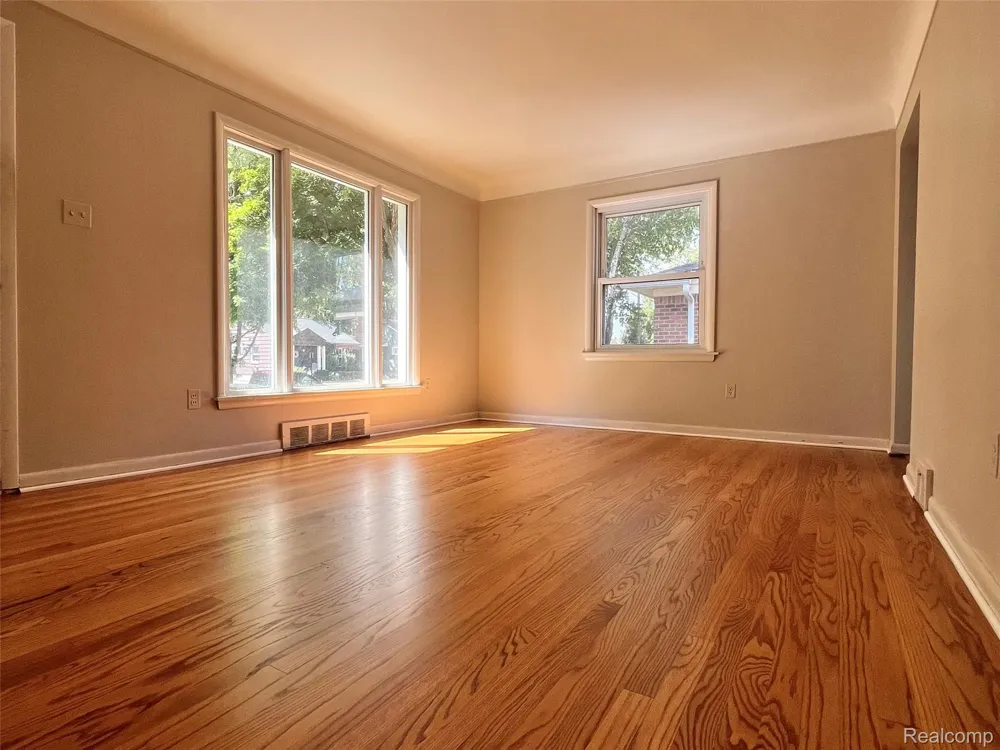 231 Walper Avenue Clawson City, MI 48017