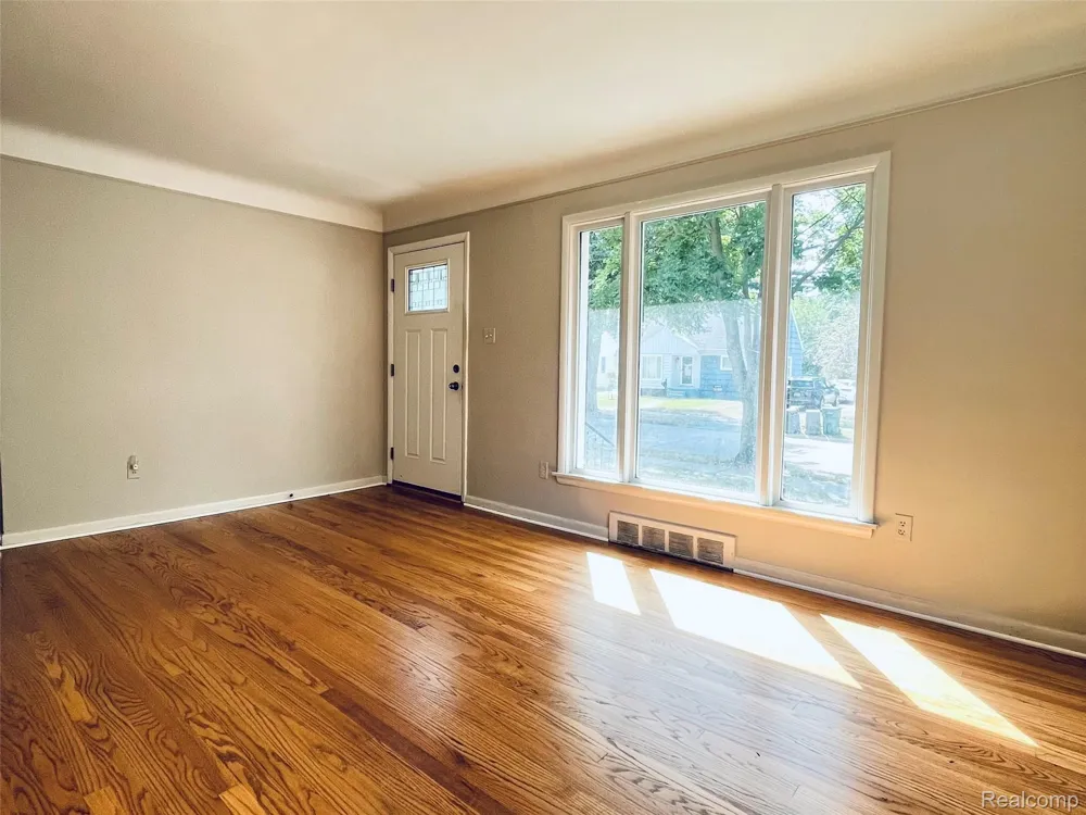231 Walper Avenue Clawson City, MI 48017