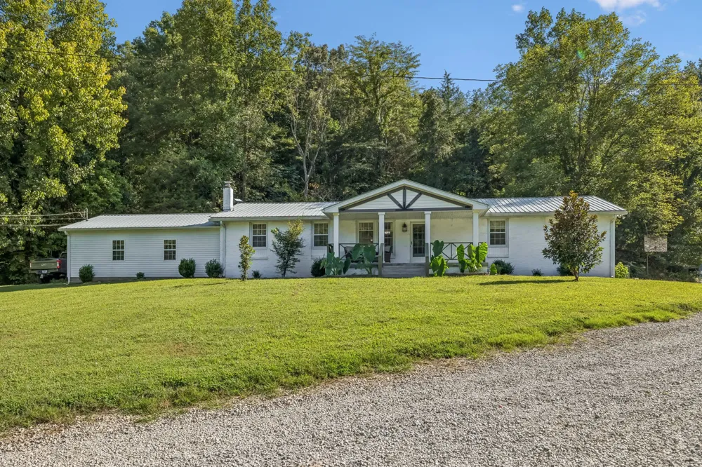 648 Tottys Bend Loop Duck River, TN 38454