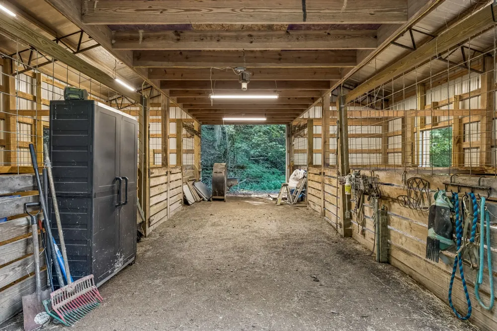 648 Tottys Bend Loop Duck River, TN 38454