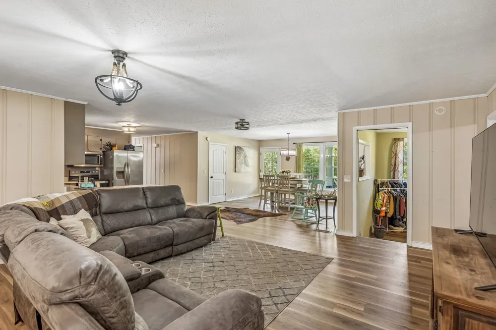648 Tottys Bend Loop Duck River, TN 38454
